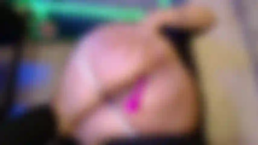 This mature woman-s big ass begs for cock