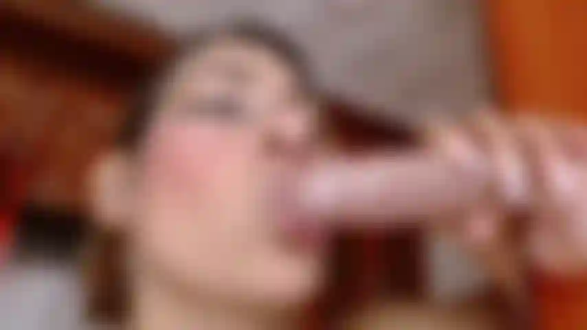 Massageio com meus lábios no seu pau.