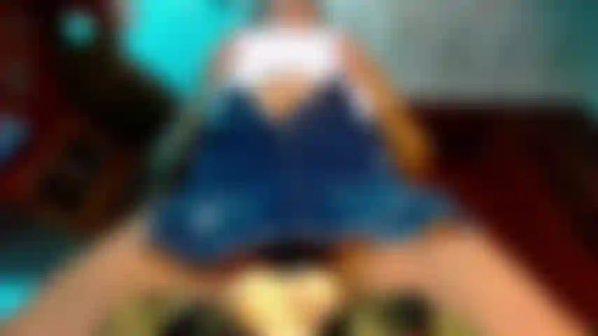 Cavalgando você de saia.