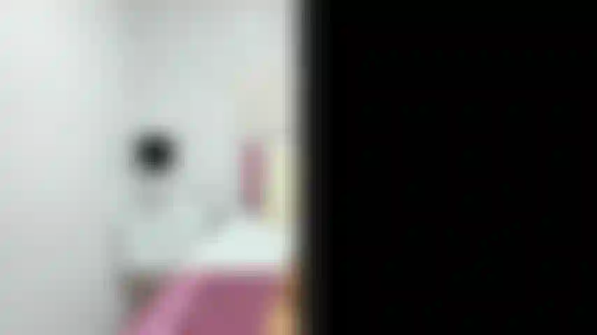 Testando minha bunda pela primeira vez com meu plug.