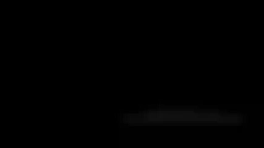 Fodida com máquina deitada de barriga.