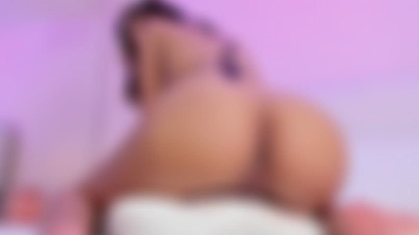 Veja minha bunda perfeita, redonda e apertada balançando na frente do seu pau duro e quente!