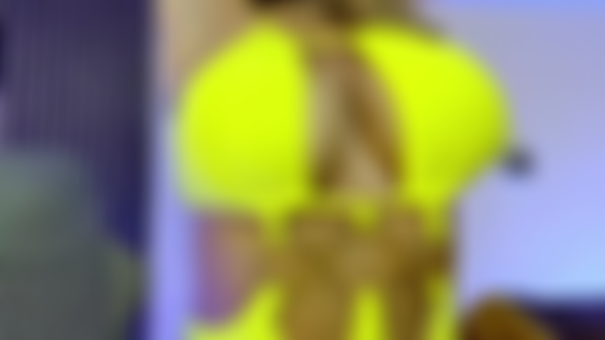 Aplaudo, pulo, dou palmas e cuspo - meus seios suculentos de 34f (*)(*).