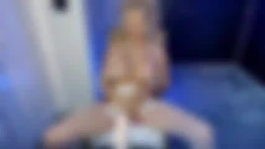 Esguicho de fonte dupla para o papai de meia e salto alto.