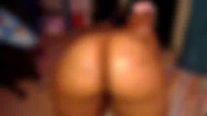 Bunda espancada montando vibrador.