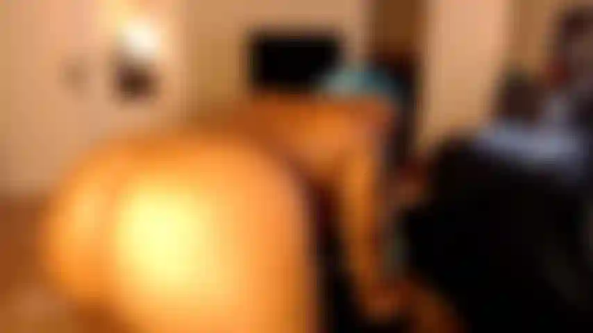 Feliz boquete desleixado.