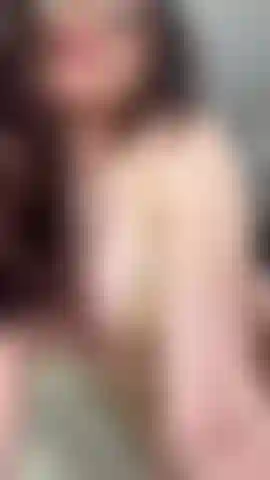 Venha experimentar meus dois novos peitos grandes e minha bunda suculenta cheia do seu esperma.