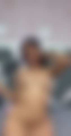 Meus peitinhos são para você.