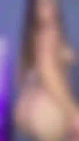 Essa loira sexy quer sexo hardcore.