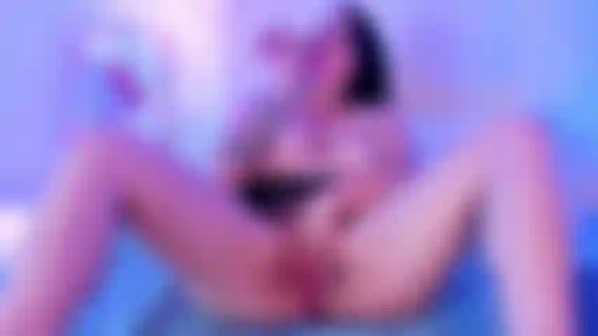 Me divertindo no meu quarto.