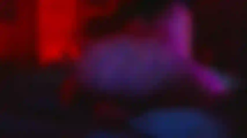 Olhando para aquele grande esguicho.