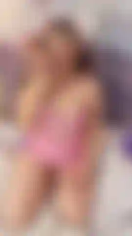 Deixa meus olhos bonitos se encontrarem com os seus enquanto você aproveita um delicioso boquete.