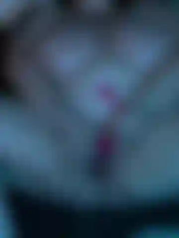 Fodendo minha bucetinha cremosa com meu vibrador de vidro.