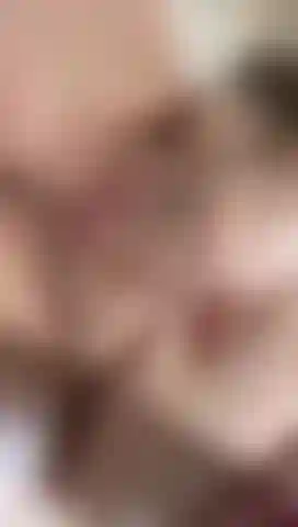 Simpática e molhada no banho.