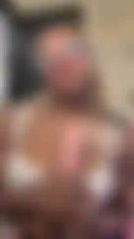 7 mins JOI video with my bra on, with a little tease in between! I've oiled up my boobs just for you daddy. Won't you follow my instructions <3