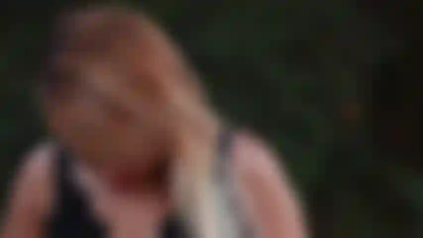 Sedução lilith, bouyeur, nua no lago, masturbação, loira gostosa, tocando bucetinha raspada, dedos na bunda, peitos.