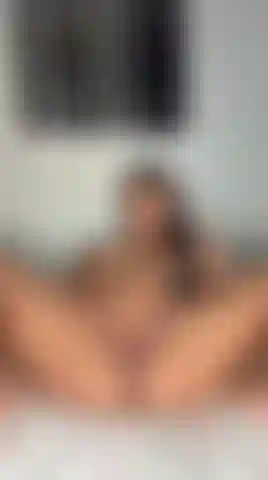 Masturbando minha deliciosa buceta.