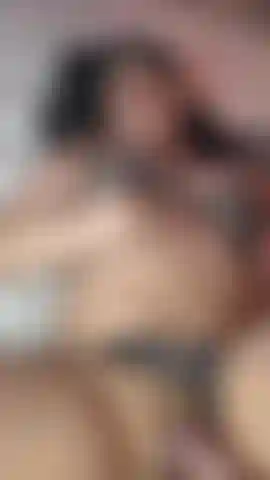 Olha como a minha vagina fica molhada, papai💦.