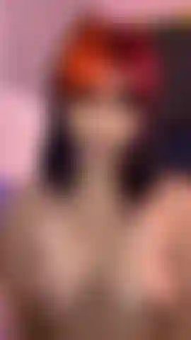 Peitos saltitantes, em câmera lenta.