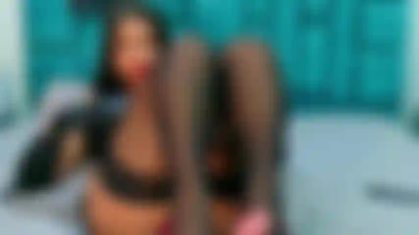 Salto alto brincando com seu pau.