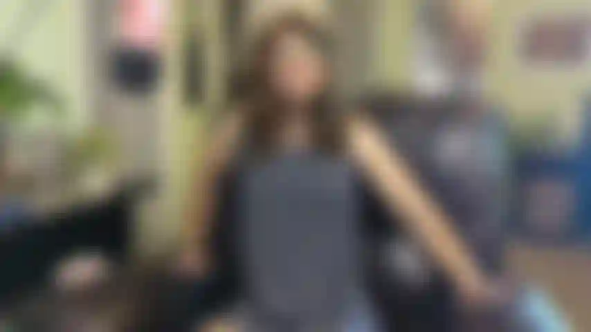 Linzy19 inserindo meu plugue anal e exibindo essa bunda.