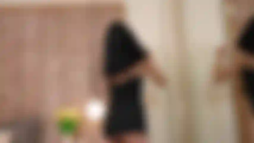 Sua garota travessa sabe exatamente como se mover para despertar o desejo no seu corpo.