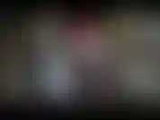 Dê uma olhada na minha bucetinha apertada por baixo da saia enquanto faço as tarefas domésticas e nem sei que você está aí.