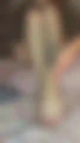 Se você gosta de pés, este é para você ;) venha me ver massagear óleo nos meus lindos pezinhos tamanho 33!