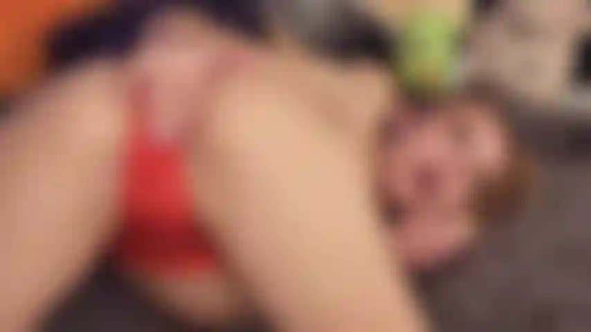 Só queria muito um pau grande dentro de mim. Minha calcinha molhada conta tudo!