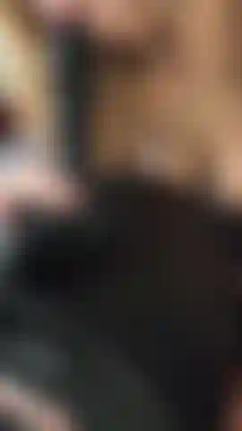 Usando minha vibe de sela com acessório gspot. Me fode e me vibra até o esperma escorrer da minha buceta.