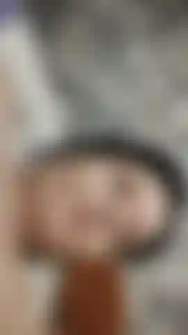 Buceta com pelo e gozada no clitóris.