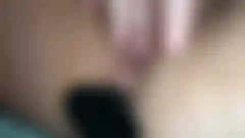 Meu maior plug anal faz minha buceta pingar.