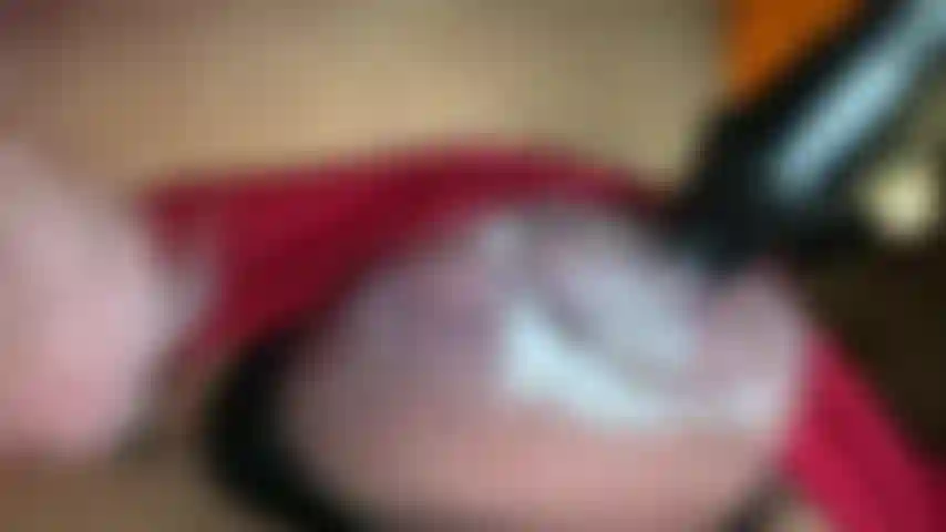 Minha buceta bombeada está tão molhada.