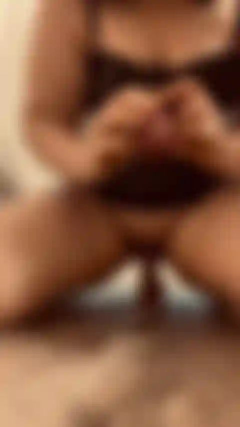 Andar neste grande vibrador me faz esguichar e gritar de felicidade.