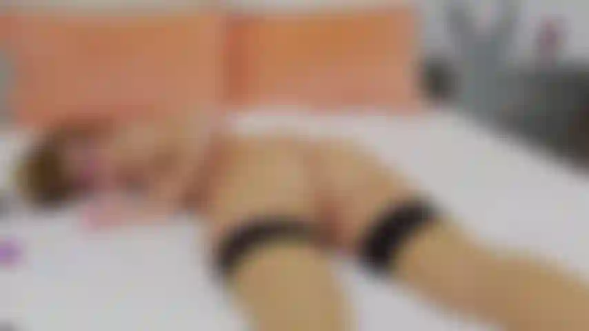 Provocando com minha bucetinha e bunda.