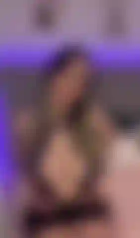 Fodendo minha buceta até esguichar.