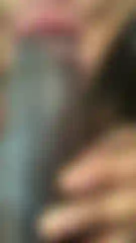 Bbc- chupando e babando em um grande e gordo pau preto.