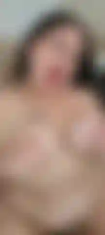 Me dê seu esperma em todos os meus peitos grandes.