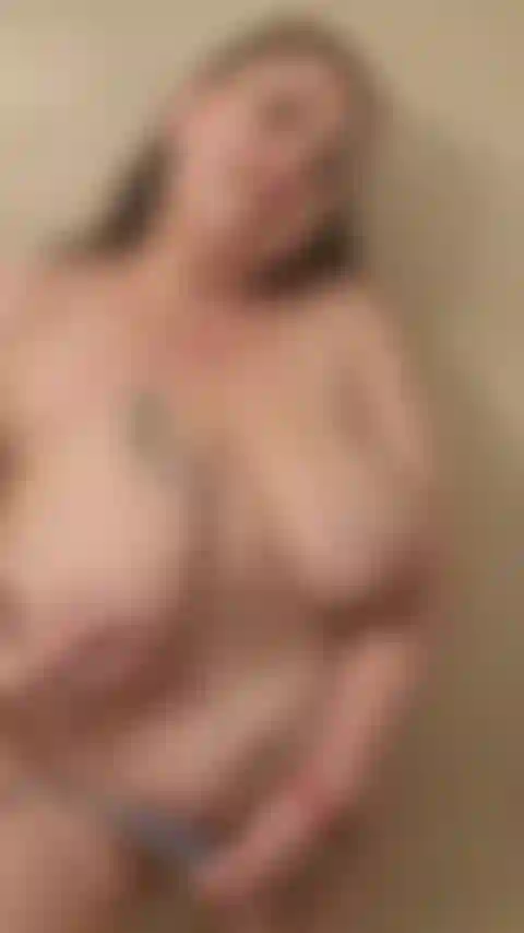 Brincando comigo mesma no banho.