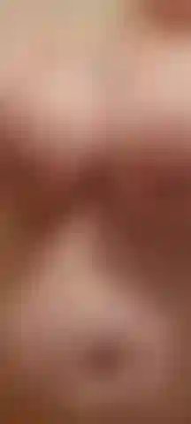 Água fluindo na minha boceta quente.