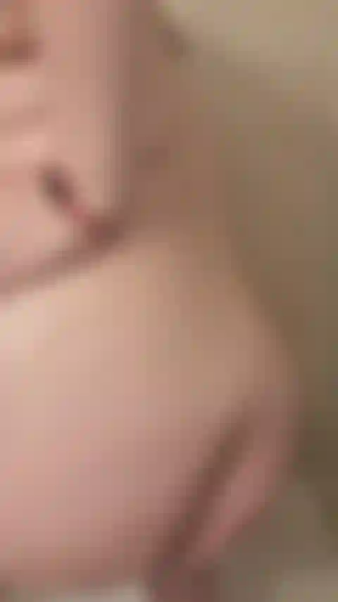 Bunda nua no banho.