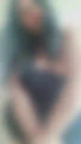 Brinco de buceta em pé mmm tão excitante.