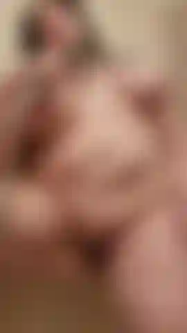 Brincando comigo mesma no chuveiro.