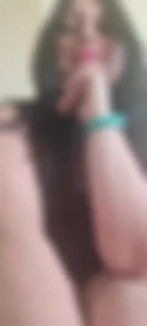 Masturbação no sofá.