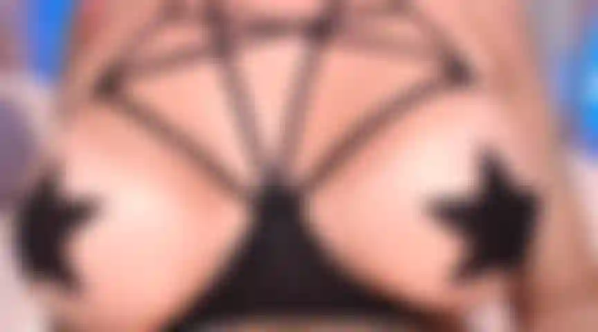 2. Boquete lento e sensual, contato visual, lambendo, chupando a boca cheia de porra, sem hardcore.