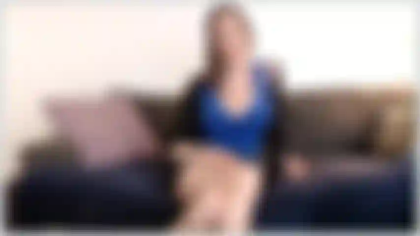 Encenação de que estamos em um encontro e eu convido você a voltar para minha casa. Estou tentando ser boazinha mas estou com muuuito tesão e uma coisa leva a outra...