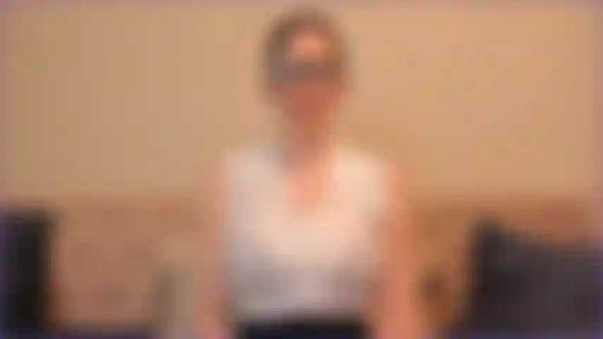 Professora joi- estou ensinando você sobre zoom porque você está falhando, não consegue parar de olhar para meus seios. Deixa eu te ensinar a se masturbar, aí você pode focar na aula. Uso o nome michael o tempo todo.