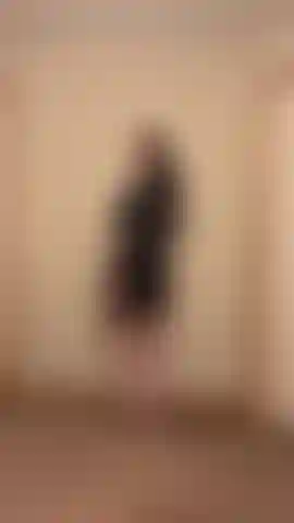 Vibrador preto sexy - usando um sutiã sexy com copa aberta e um conjunto de calcinha sem virilha, provocando você e depois me fodendo com meu vibrador preto.