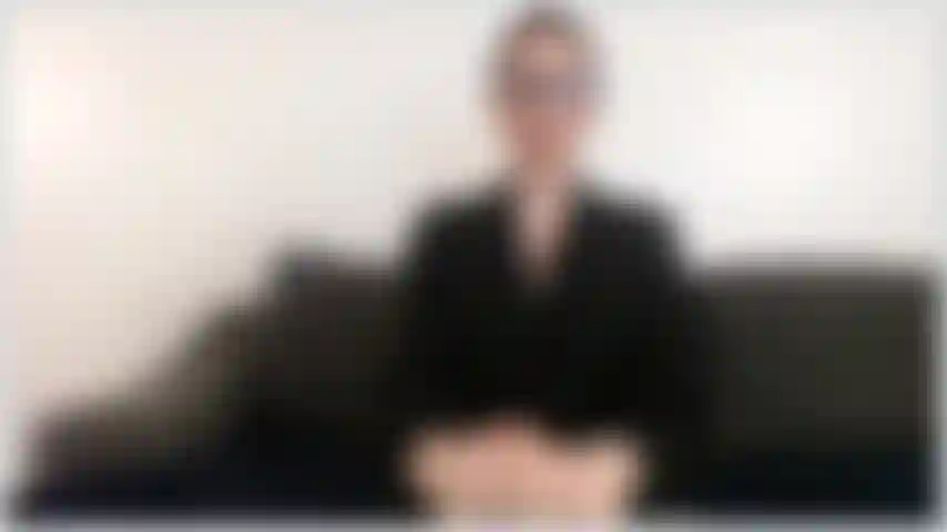 Sou a dra. Lori taylor, e obrigada por comprar meu vídeo sobre como melhorar seu casamento. A 1ª parte é só para homens. Por favor, peça a sua esposa para sair da sala :) inclui nudez total, provocação, joi.