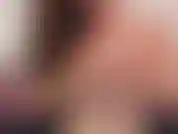 Massageando e apertando meus seios - experimento 3 tops, depois tiro e massageio, aperto e sacudo meus seios enquanto falo sobre como eles são grandes e pesados.